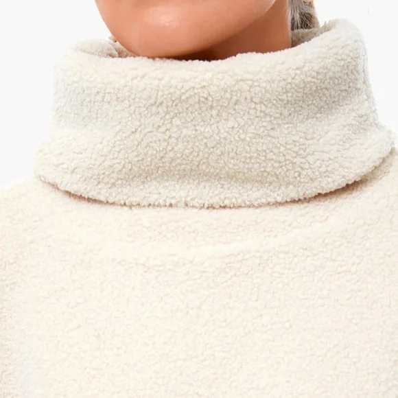 Tuckernuk Pomander Place Tan Teddy Fleece Rollins Pullover Turtleneck NIP - Picture 4 of 7